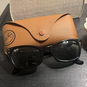 Lady Burbank sunglasses - brand new with case